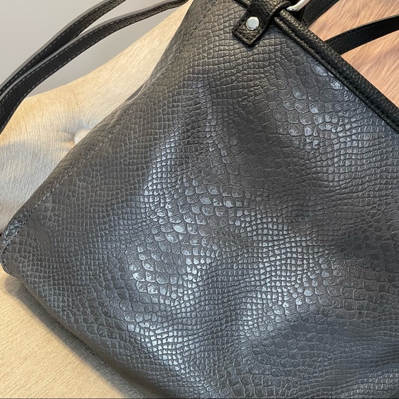 Thirty One - Jewel - Townsfair Reversible Tote - Black Pebble & Charcoal Snake - Picture 6 of 7